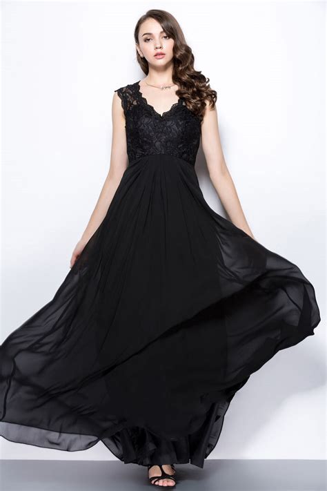 Robe longue en dentelle en Noir pour femme .